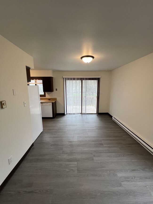 Building Photo - New Listing!