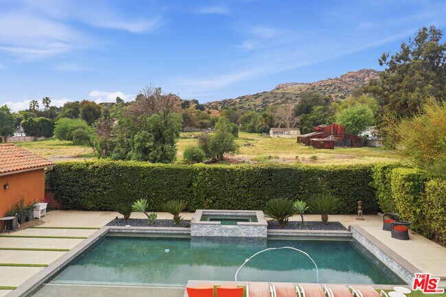 Building Photo - 9651 Sagebrush Ave