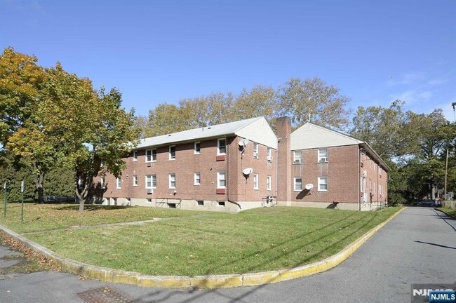 Building Photo - 8-16 12th St