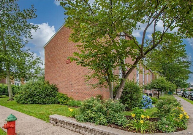 Building Photo - 79 Beths Ave