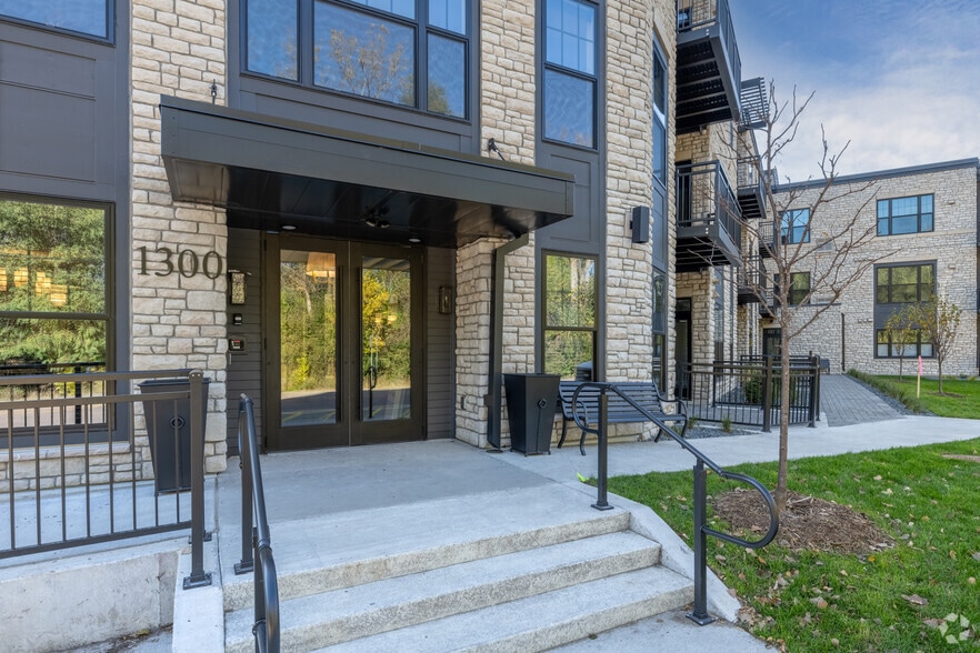 Primary Photo - The River House