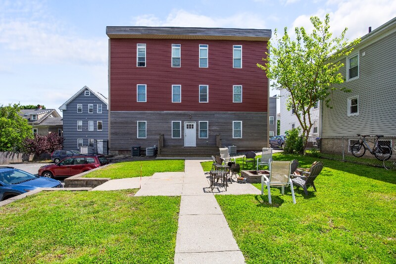 Building Photo - 14 Trenton St