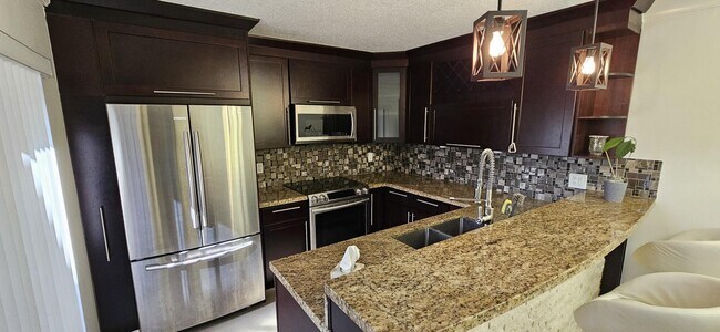 Building Photo - 11865 SW 11th Ct