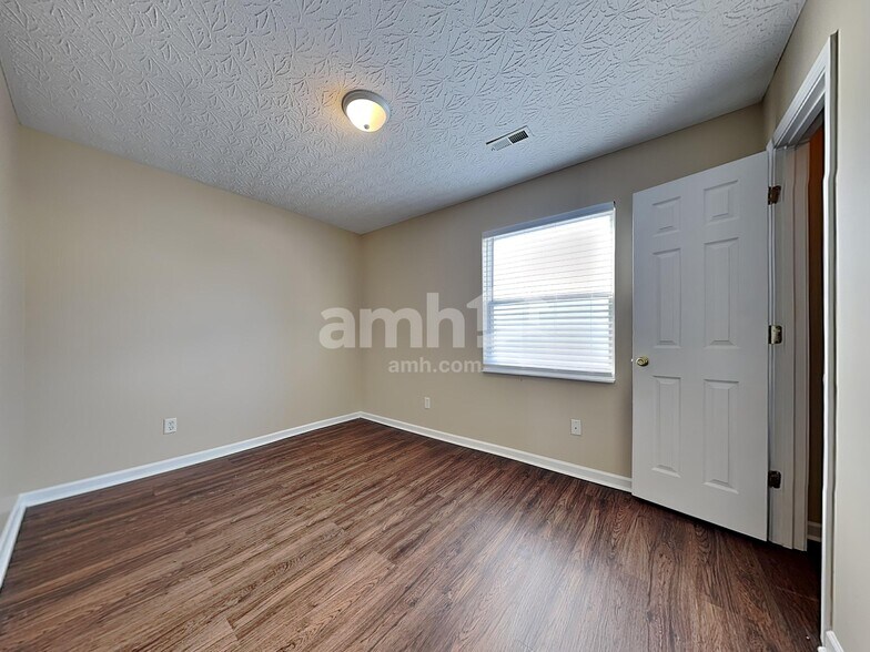 Building Photo - 930 W Jameson Ct