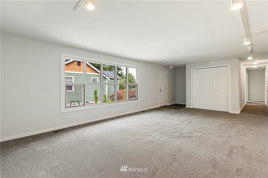 Building Photo - 1102 Yew St