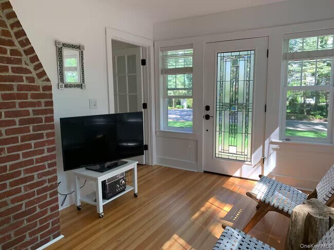 Building Photo - 1240 W Rd