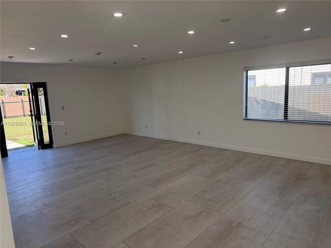 Building Photo - 2832 SW 124th Ct