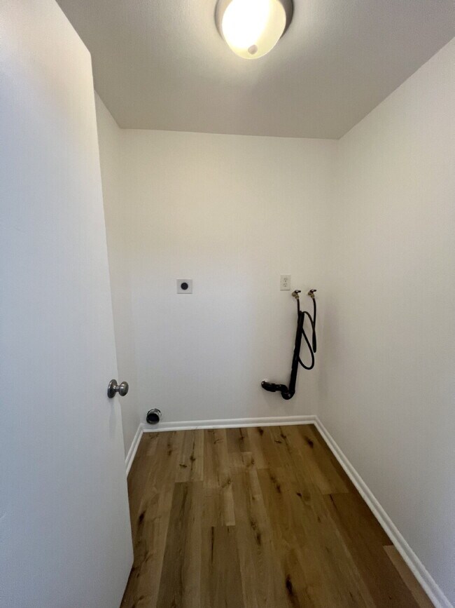 Building Photo - Affordable Two Bedroom Available with Short Term Lease Now Ready!