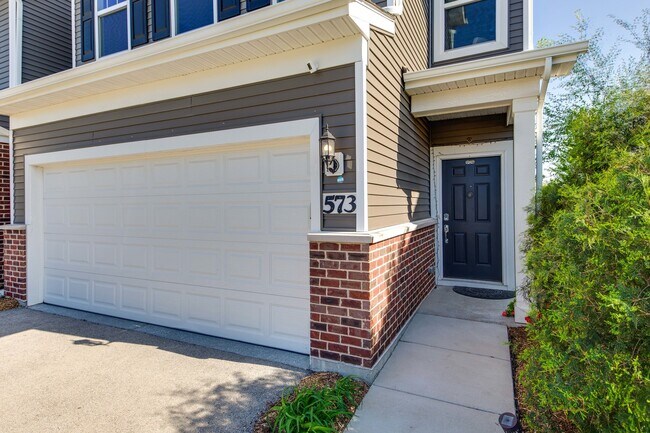 Building Photo - 573 Watercress Dr