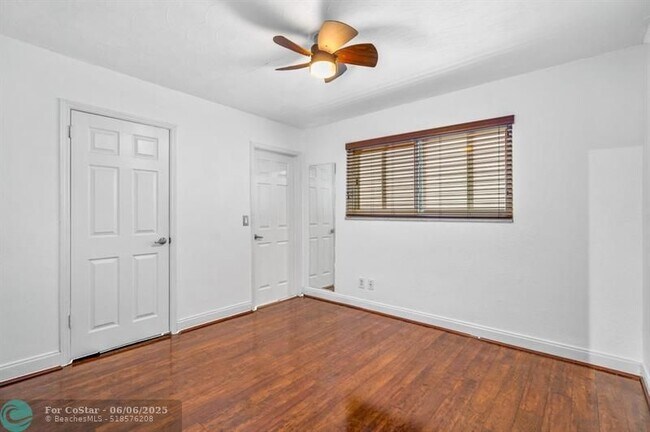 Building Photo - 4528 SW 28th Terrace