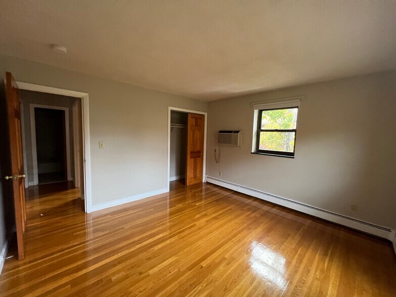 Building Photo - 266 Grove St