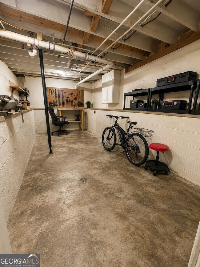 Building Photo - 2653 Club Valley Dr NE