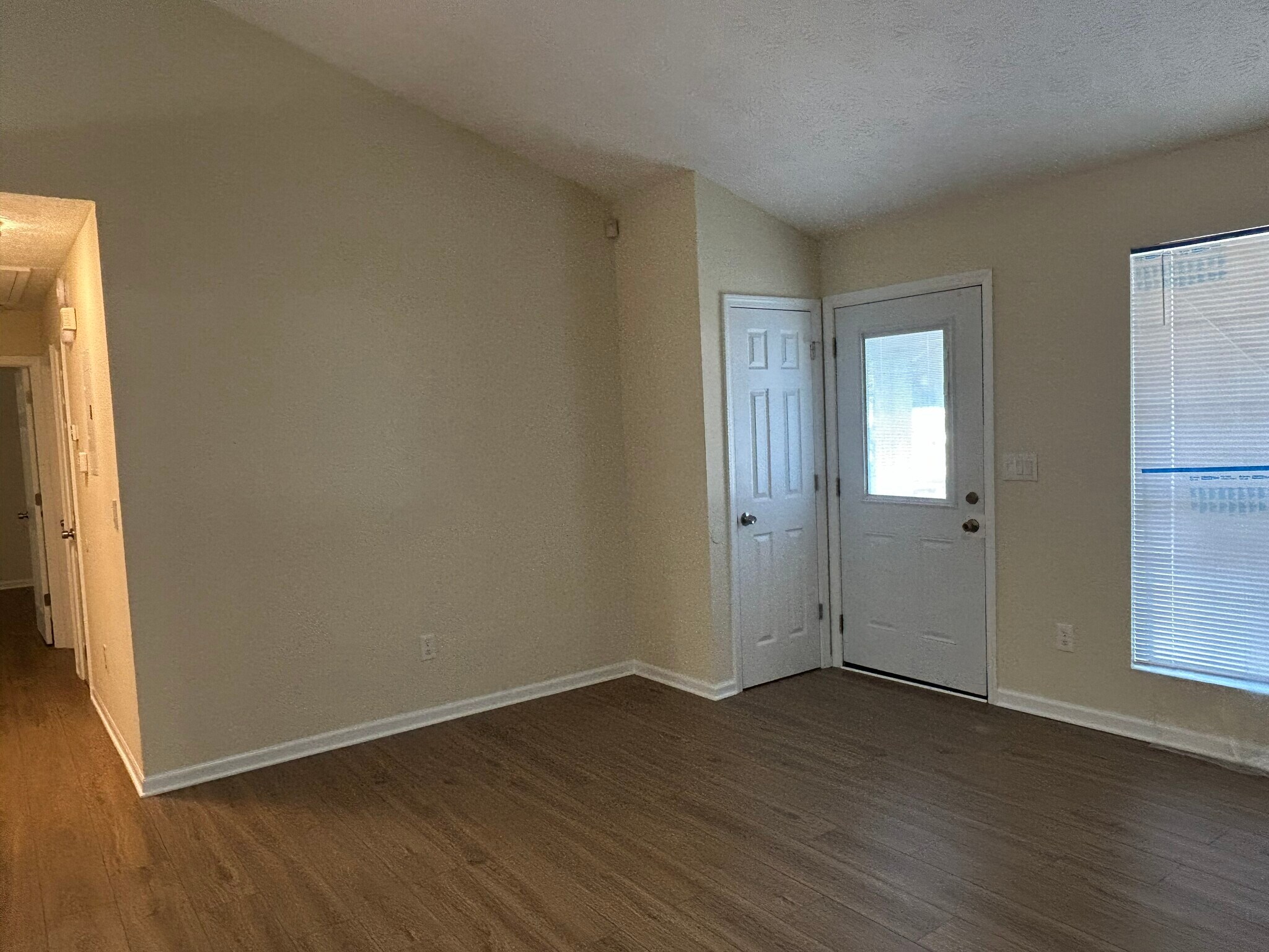 Building Photo - 5538 Summer Ln