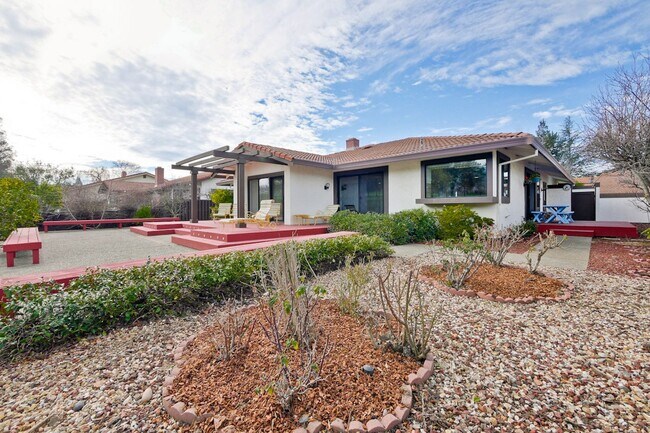 Building Photo - Wow! What a Great Home! Available Soon!