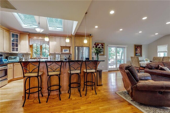 Building Photo - 5 Laurel Hill Rd