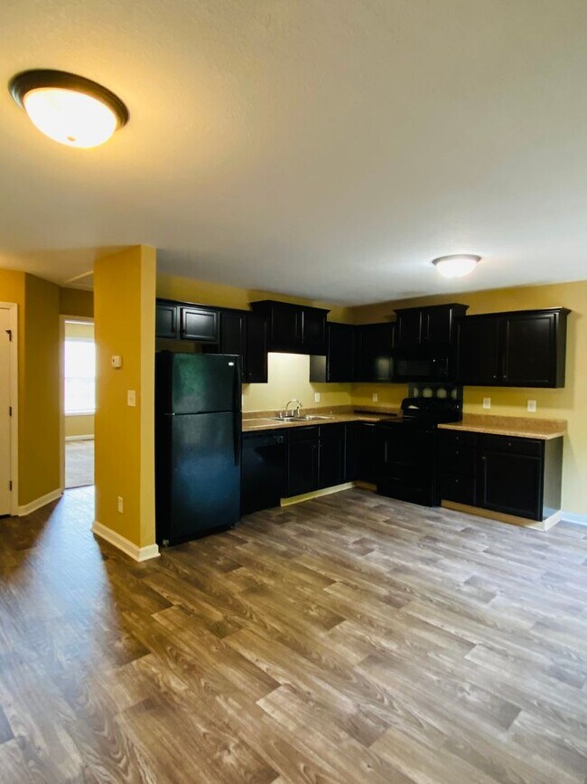 Building Photo - Townhome for Rent with Garage!