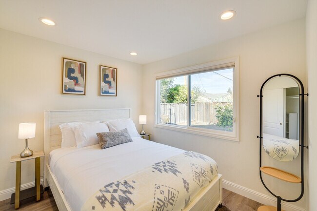 Building Photo - 4615 Armour Dr