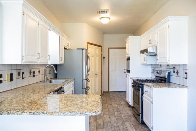 Building Photo - 504 Quail Run N