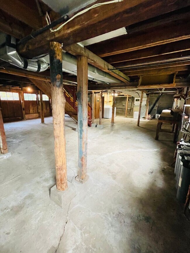 Building Photo - 1100 32nd St