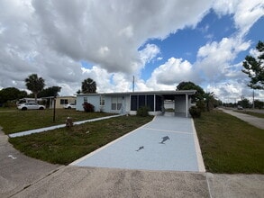 Building Photo - "Charming 3-Bedroom in Port Charlotte – Cozy Comfort Awaits!"