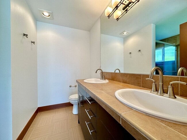 Building Photo - Stunning Townhome for Lease  in Seattle’s ...