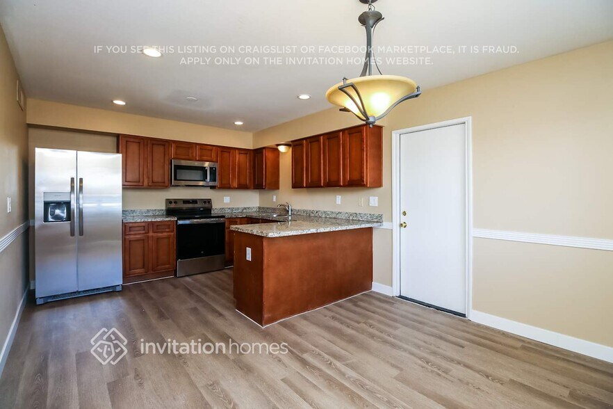 Building Photo - 51 E 8th Dr