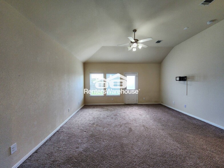 Building Photo - 2119 Del Mar Dr