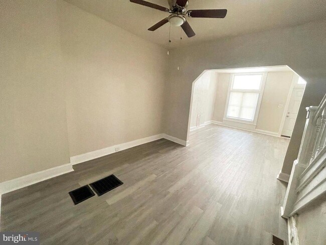 Building Photo - 1736 Darley Ave