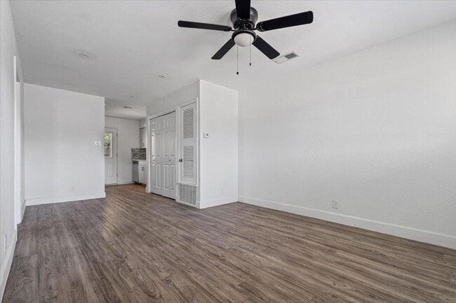 Building Photo - 1304 Falcon Cv