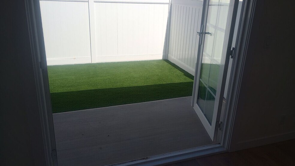 Building Photo - 1907 W 154th Pl