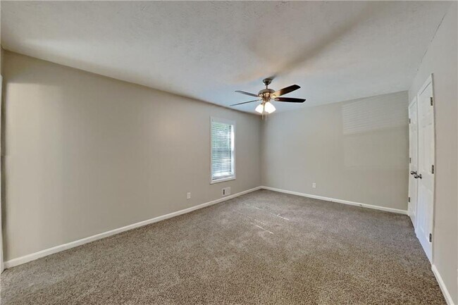 Building Photo - 8030 Sumit Creek Dr NW