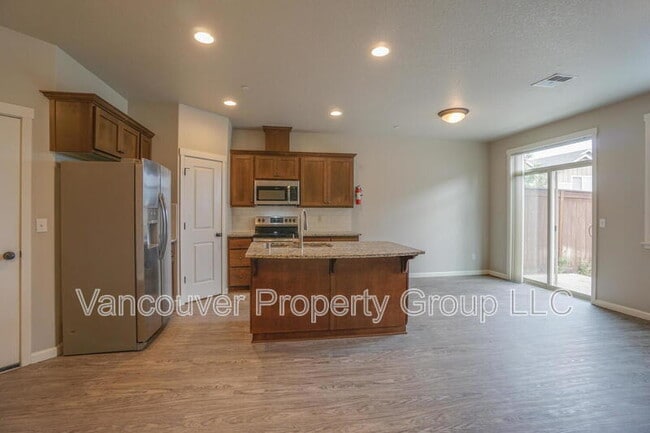 Building Photo - 5809 NE 71st Ave
