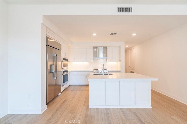 Building Photo - 3211 Rivington