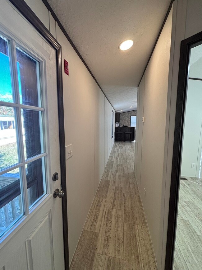 Building Photo - 44 Pineland Park Rd