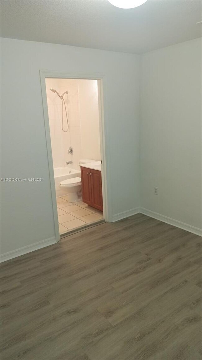 Building Photo - 6042 SW 19th Ct