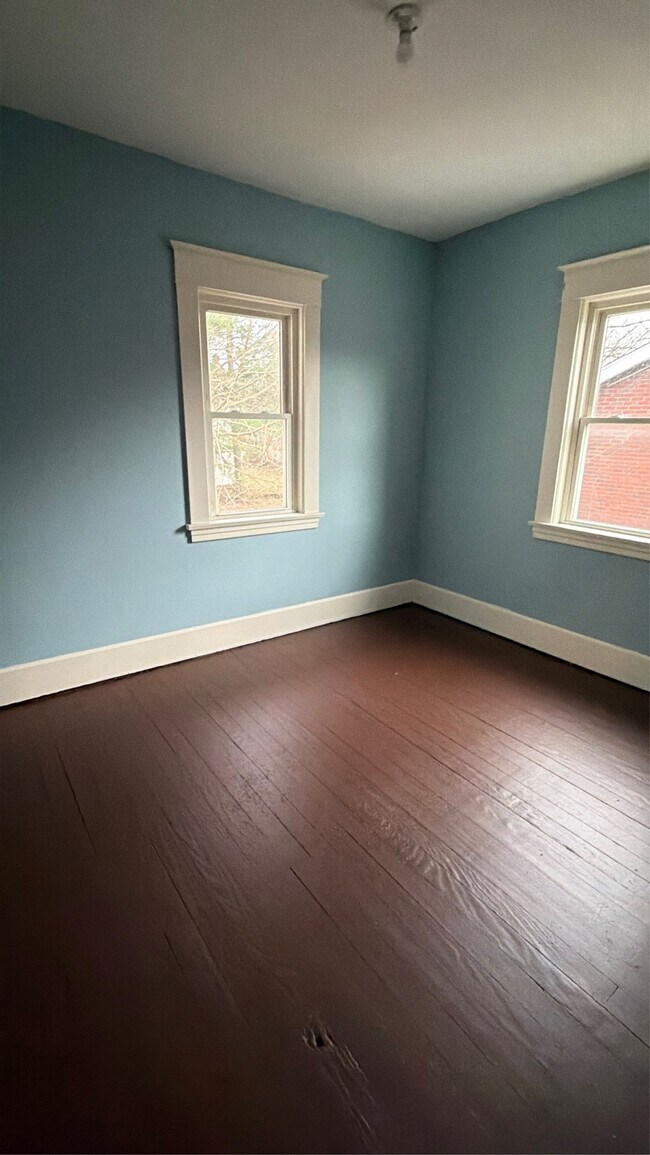 Building Photo - 737 Lake Dr