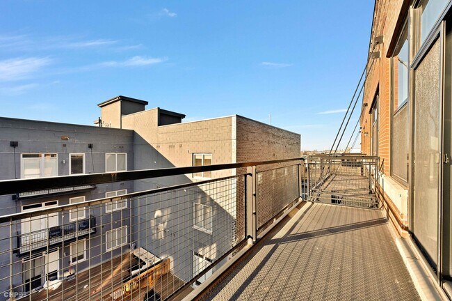 Building Photo - 2 S Leavitt St