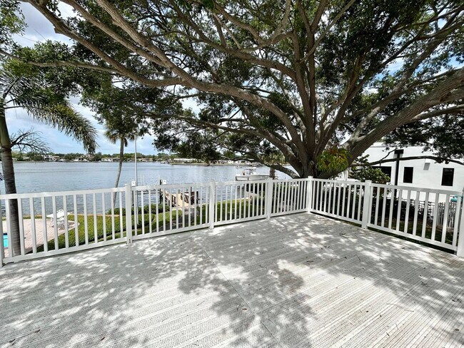 Building Photo - Classic waterfront Snell Isle Estates 3 Bed 2.5 Bath Home with private dock!