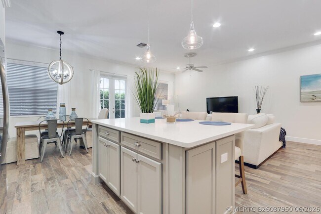 Building Photo - 114 Ocean Breeze Dr