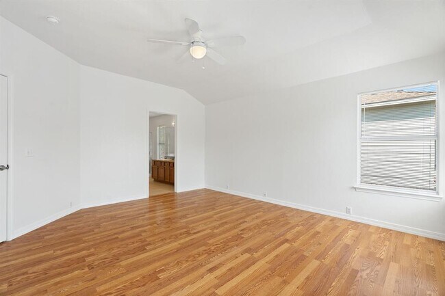 Building Photo - 905 Rocking Spur Cove