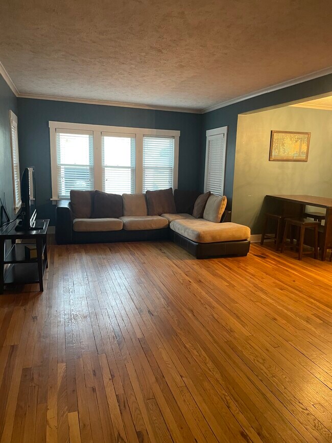 Building Photo - 818 S 37th Ave