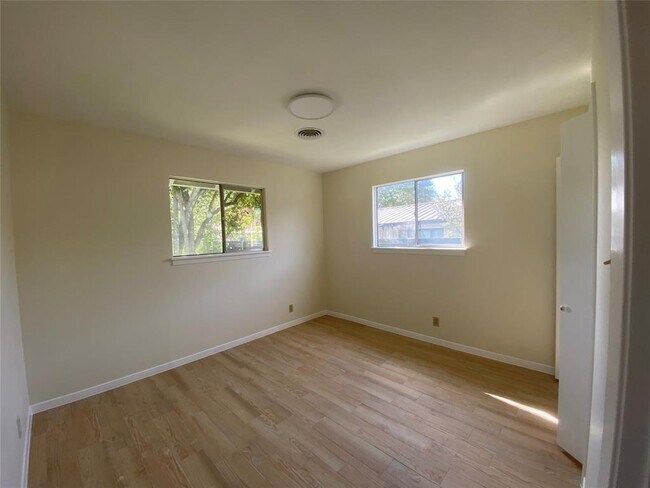 Building Photo - 6817 Miranda Dr