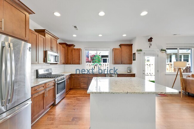 Building Photo - Spacious 4-Bed & 2.5 Bath Single Family Ho...