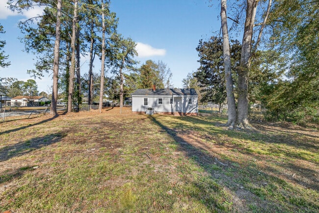 Building Photo - 2221 Woodward Ave