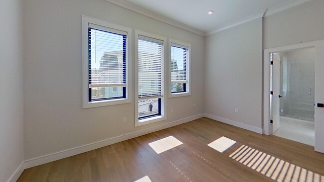 Building Photo - September Rent Waived! Pet Neg. Luxury Apt...