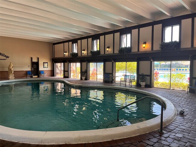 Building Photo - 3670 Inverrary Dr