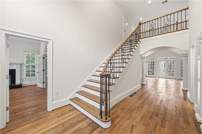 Building Photo - 125 River N Cir