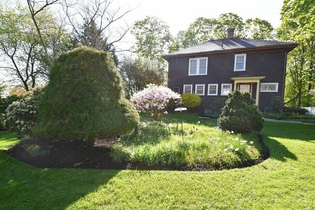 Primary Photo - 36 Evergreen Ave