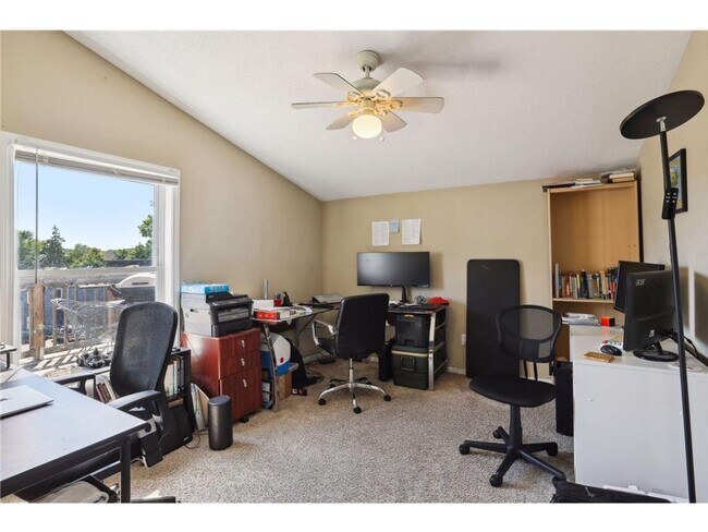 Building Photo - LOCATION LOCATION LOCATION! 5BD / 2BA Available 9/1/26!