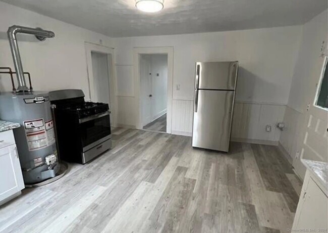 Building Photo - 115 Main St